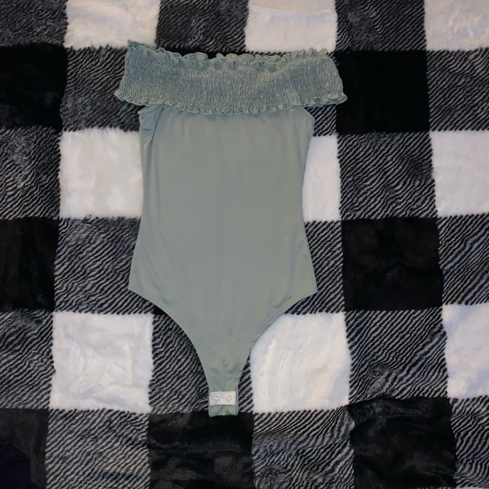Forever 21 off the shoulder Body suit - size Small